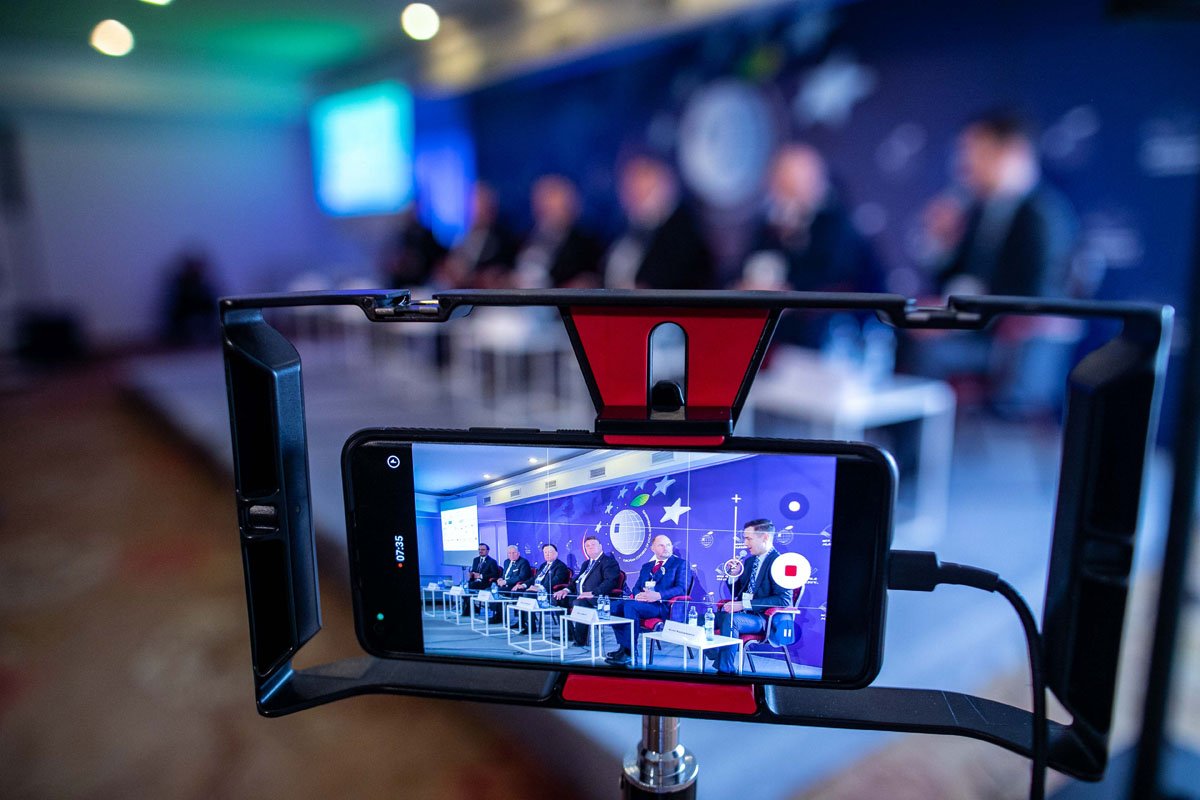 XXXII Forum Ekonomiczne odbędzie się 5-7 września 2023 w Karpaczu. Aby zrozumieć, dlaczego do Polski co roku zjeżdżają najważniejsze osoby w kraju i regionie, warto cofnąć się w czasie i przyjrzeć się historii Forum.