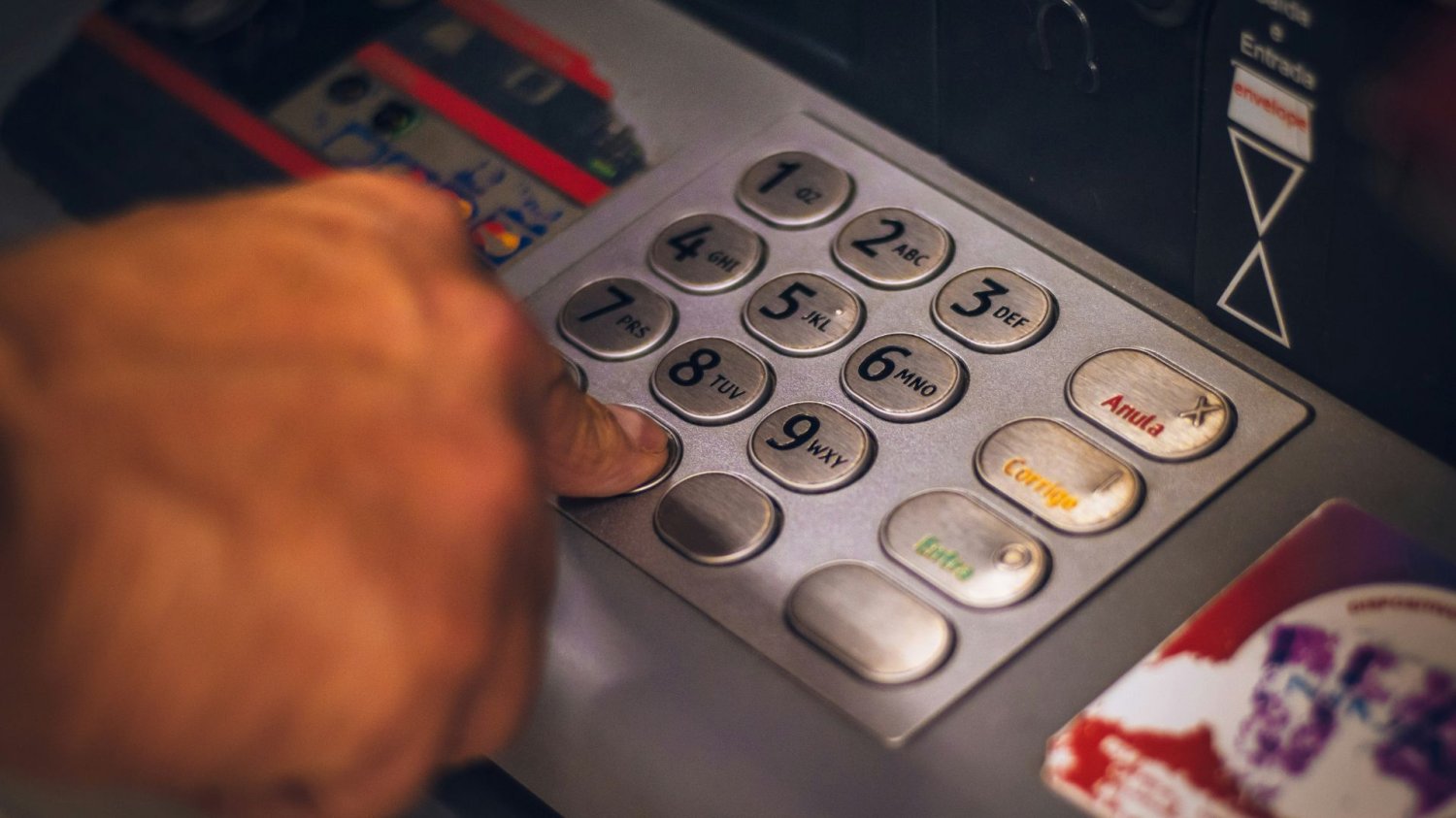 Limity wypłat z bankomatów w Polsce. Unikaj nieprzyjemnych niespodzianek. Limity wypłat z bankomatów w Polsce. Unikaj nieprzyjemnych niespodzianek.