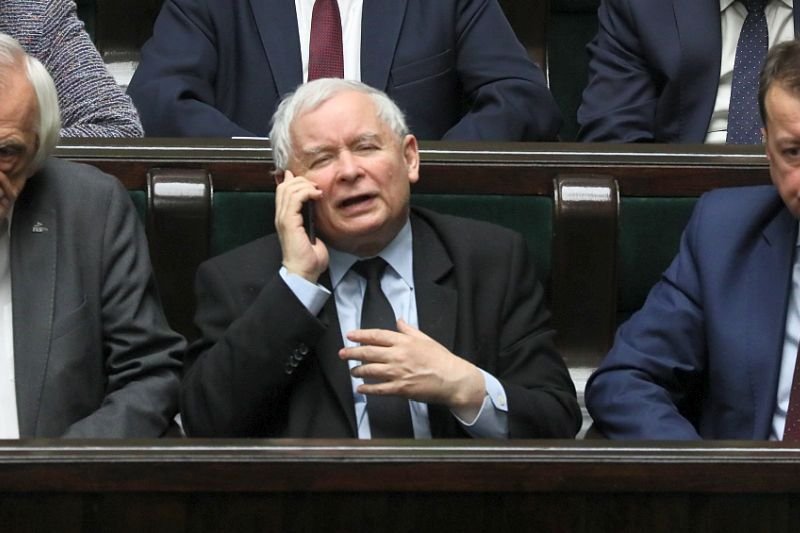 Nowe publikacje w sprawie taśm Kaczyńskiego wskazują na to, że PiS i Srebrna od 8 miesięcy nie chcą zapłacić faktury dla spółki Birgfellnera