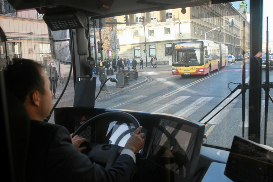 Niedobory kadrowe widać już w komunikacji miejskiej zarówno w dużych miastach, jak Warszawa, jak i mniejszych ośrodkach.