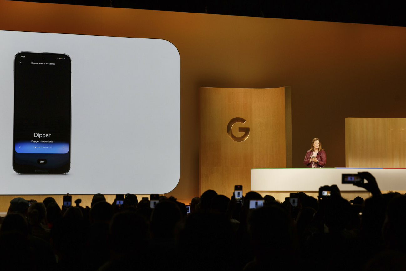 Google rzuca wyzwanie Apple. Asystent Gemini Live jest inteligentniejszy od Siri