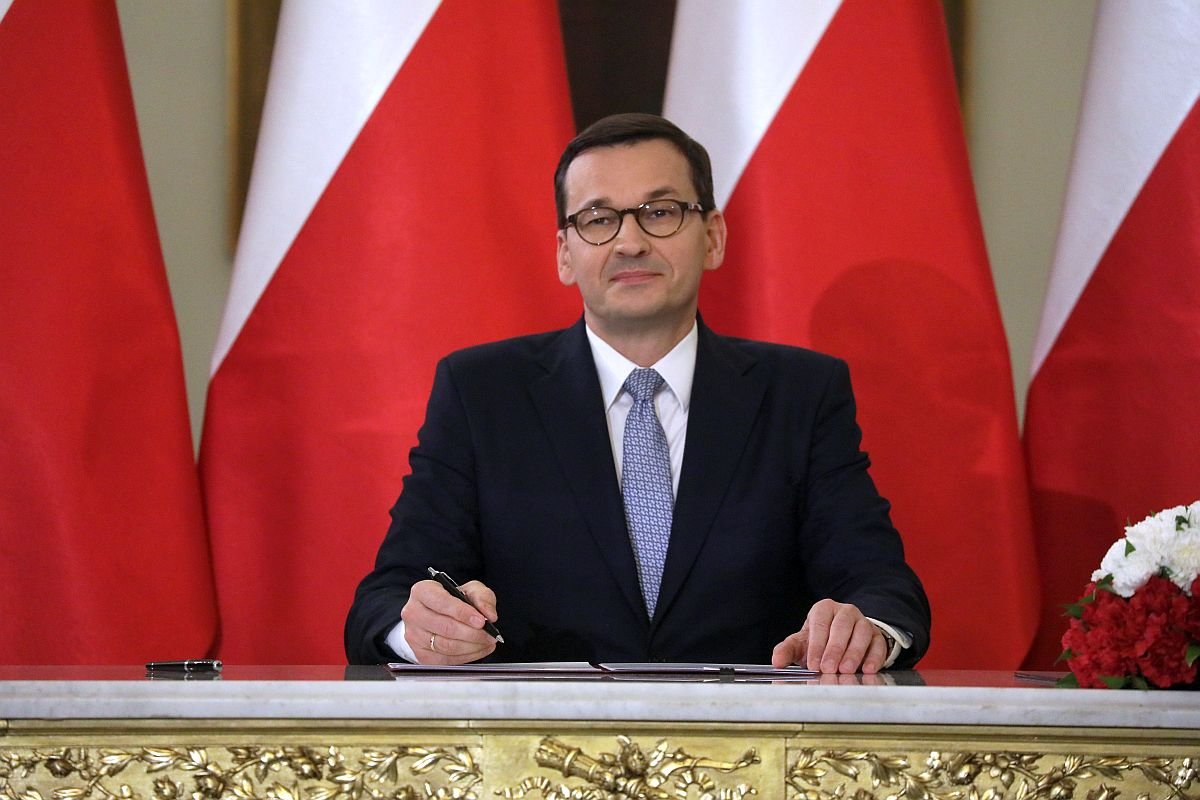 Morawiecki w expose bardzo starał się nas przekonać, że żyjemy w kraju mlekiem i miodem płynącym.