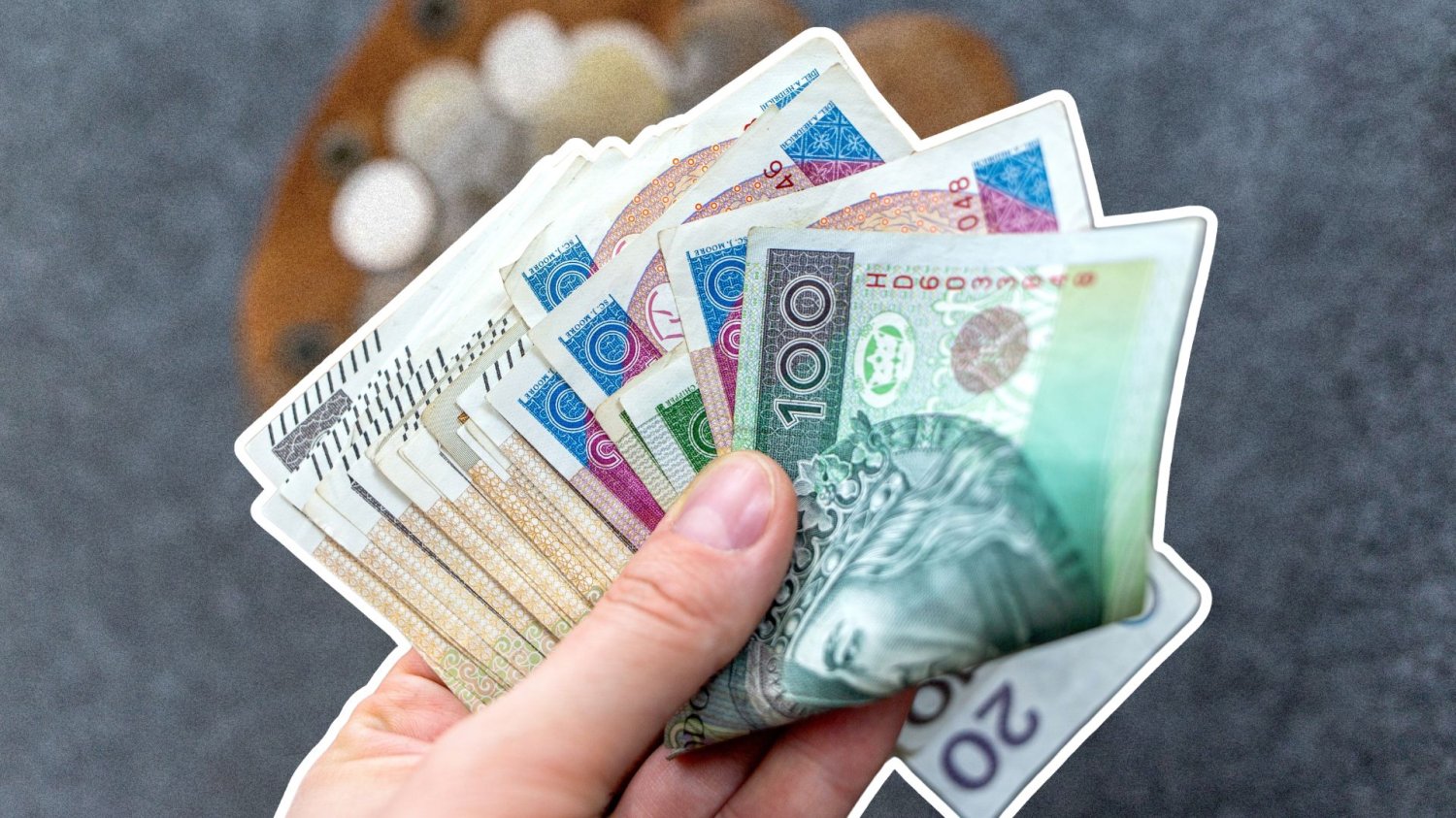 Zmiana w portfelach Polaków. Długi maleją, ale rosną problemy. Pieniądze.
