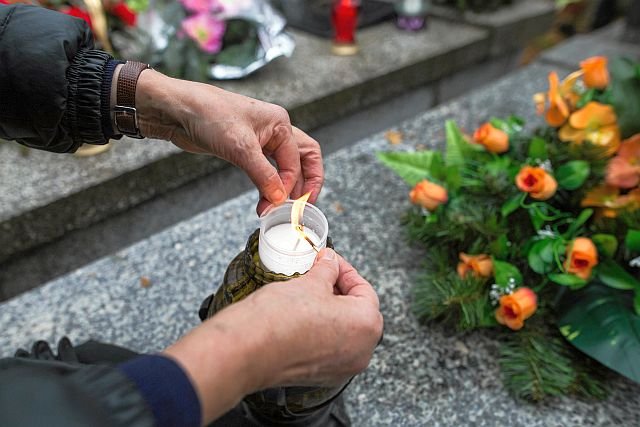 Miliard złotych - tyle jest wart rynek zniczy w Polsce