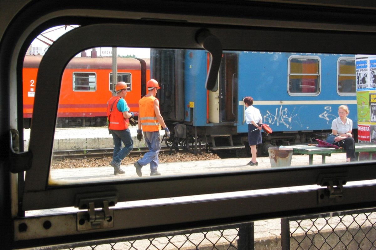 Spóźniony pociąg oznaczałby karę dla przewoźnika lub zarządcy infrastruktury