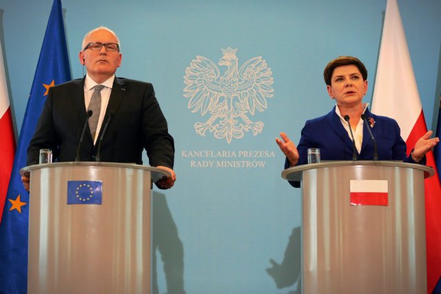 Premier Beata Szydlo i pierwszy wiceprzewodniczacy Komisji Europejskiej Frans Timmermans