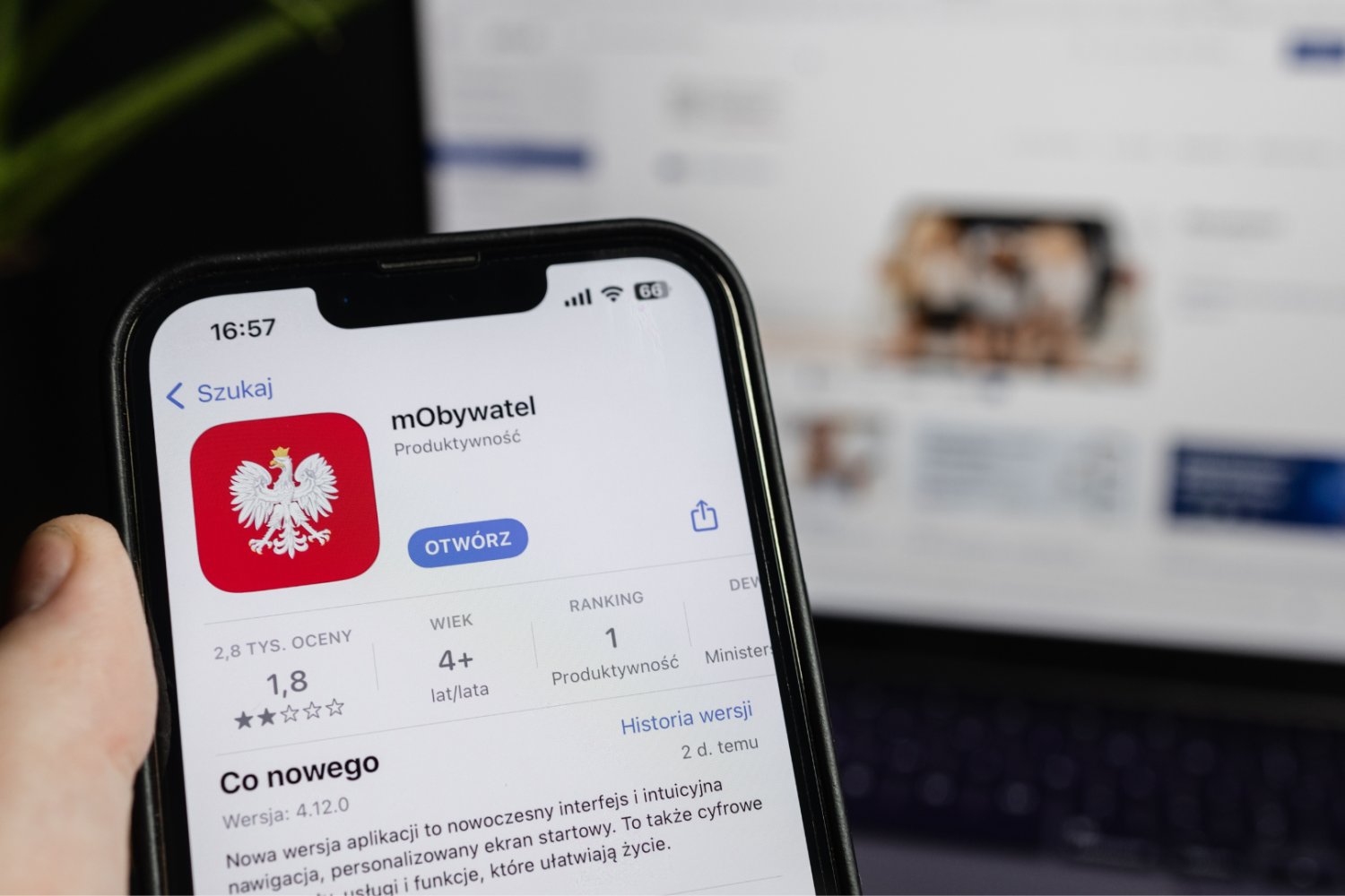 Telefon z Aplikacją mObywatel.