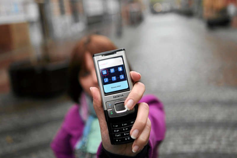 Tylko 23 proc. Polaków ma telefon stacjonarny, ale aż 58 proc. posiada dostęp do internetu