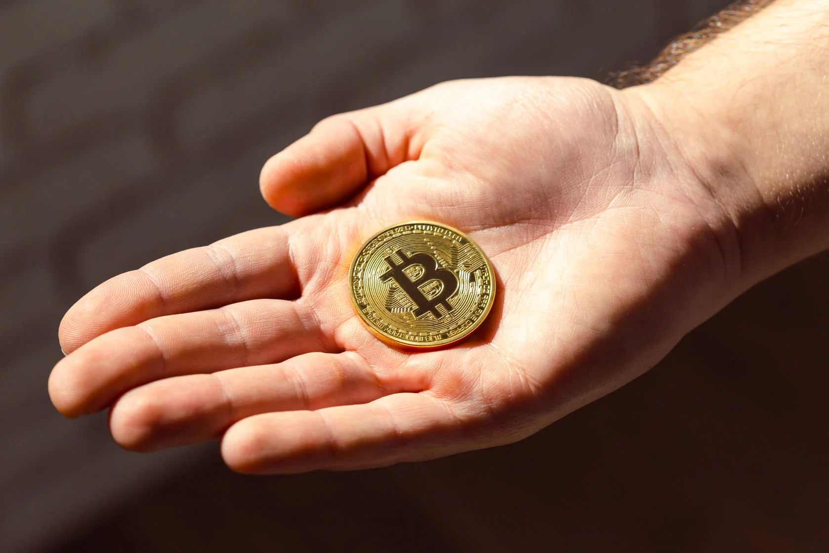 Bitcoin wzbudził wiele emocji nagłym wzrostem, ale obecnie kryptowaluta okazuje się wyjątkowo niepewną inwestycją