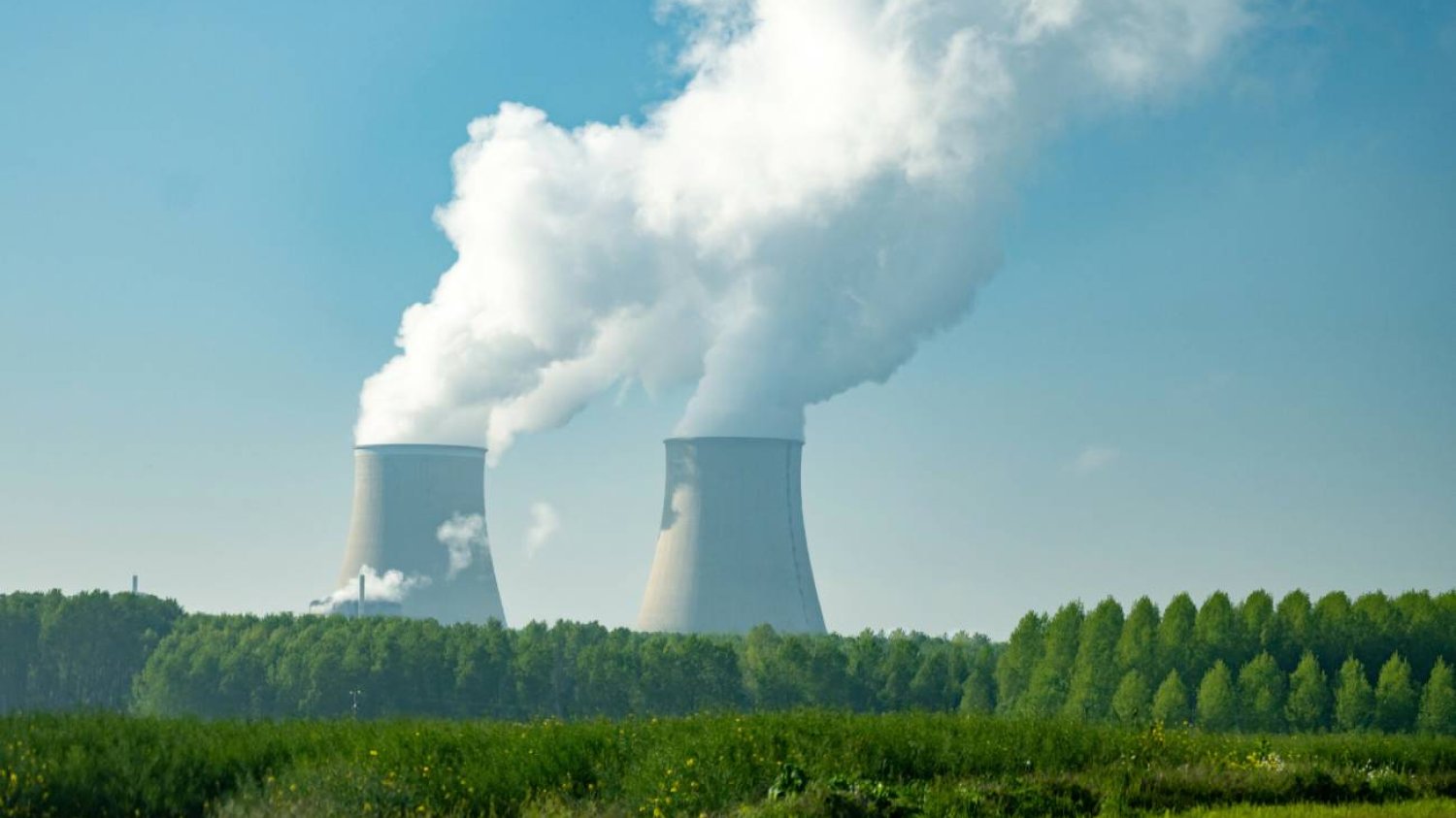 Elektrownia jądrowa.