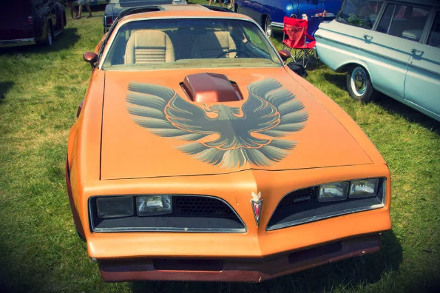 Pontiac Firebird. Sprowadzanie takich cacek z USA będzie coraz mniej opłacalne. Im starszy samochód, tym wyższa akcyza