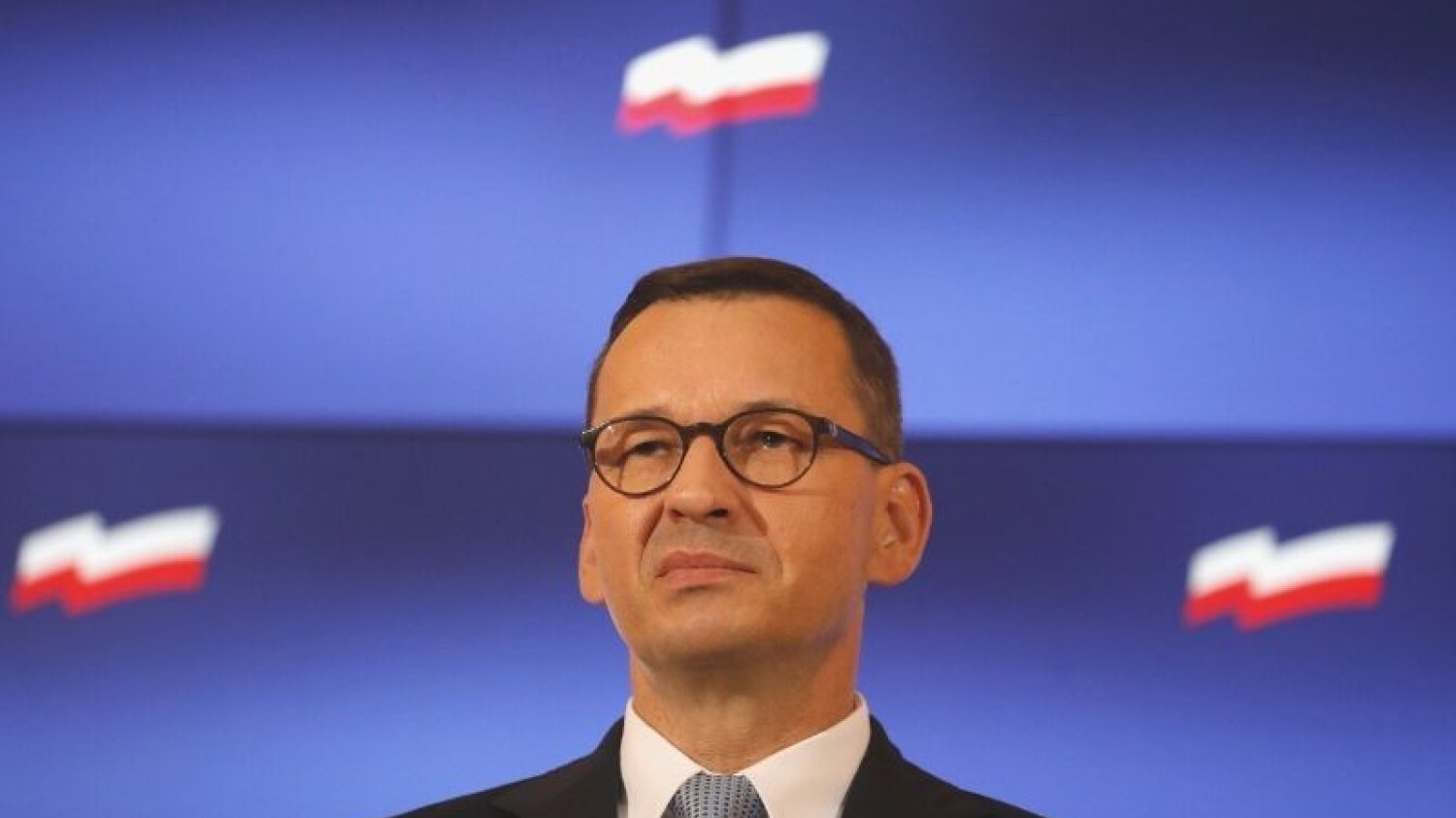 Premier Mateusz Morawiecki zablokował wydatki na premie dla urzędników. Część ministerstw zdążyła już jednak wypłacić nagrody.