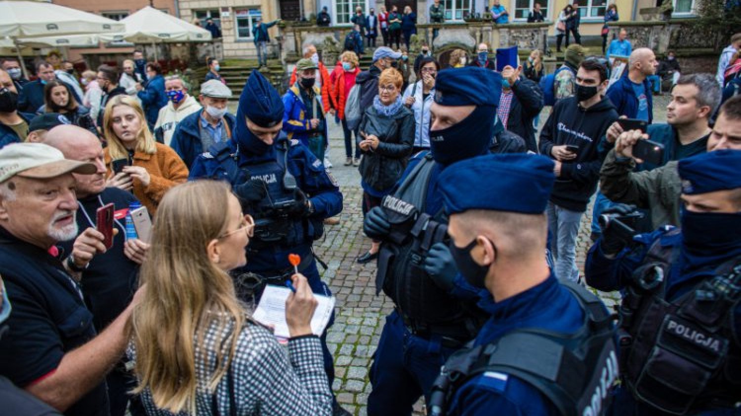 Będzie wyższy mandat za brak maseczki