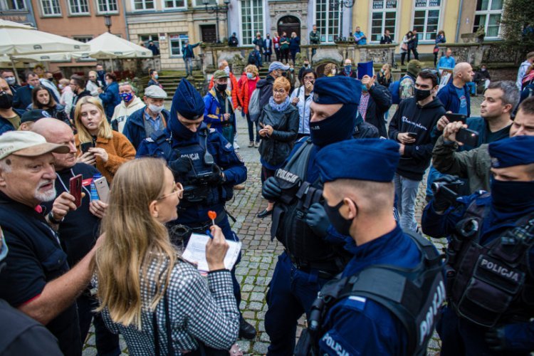 Będzie wyższy mandat za brak maseczki