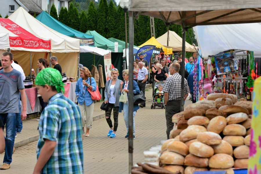 Pierwsi mieli pojawić się na festiwalu "tajniacy", robiąc rekonesans przed wkroczeniem mundurowych.