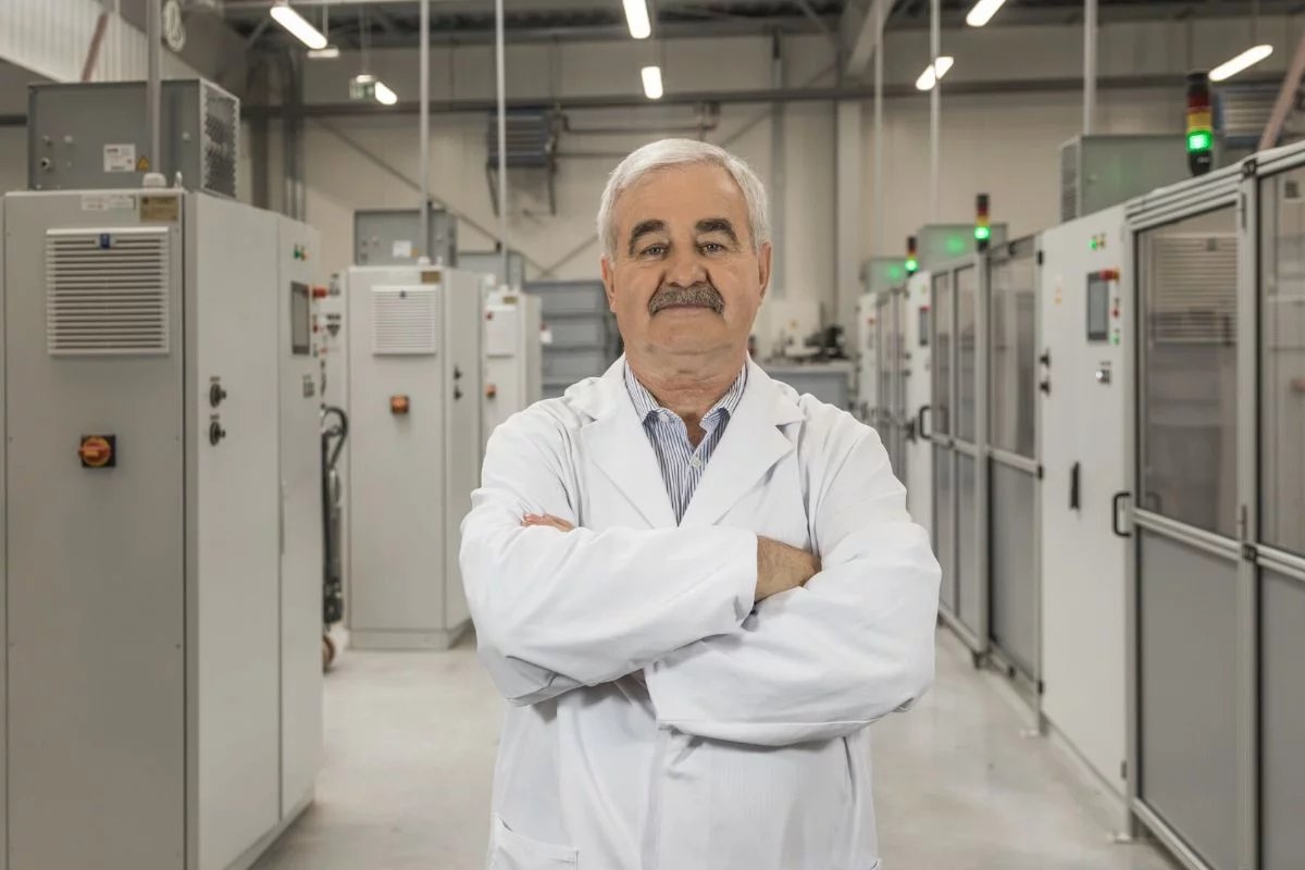 Jerzy Wysocki, pomysłodawca zastawy z otrąb. Wymyślił i opatentował technologię produkcji biodegradowalnych talerzy.