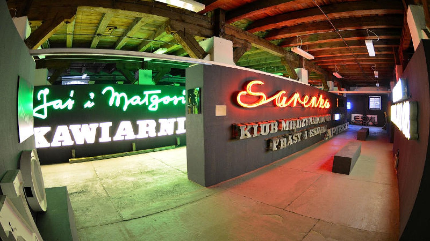 W Soho Factory znajduje się również m.in. Muzeum Neonów.