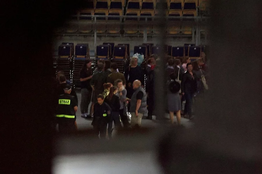 Powrót dzieci z obozu harcerskiego w Suszku, który został spustoszony przez żywioł.