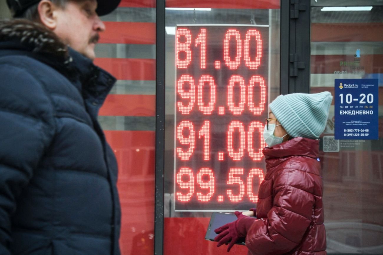 Rubel zalicza spadek wartości o 30 proc.