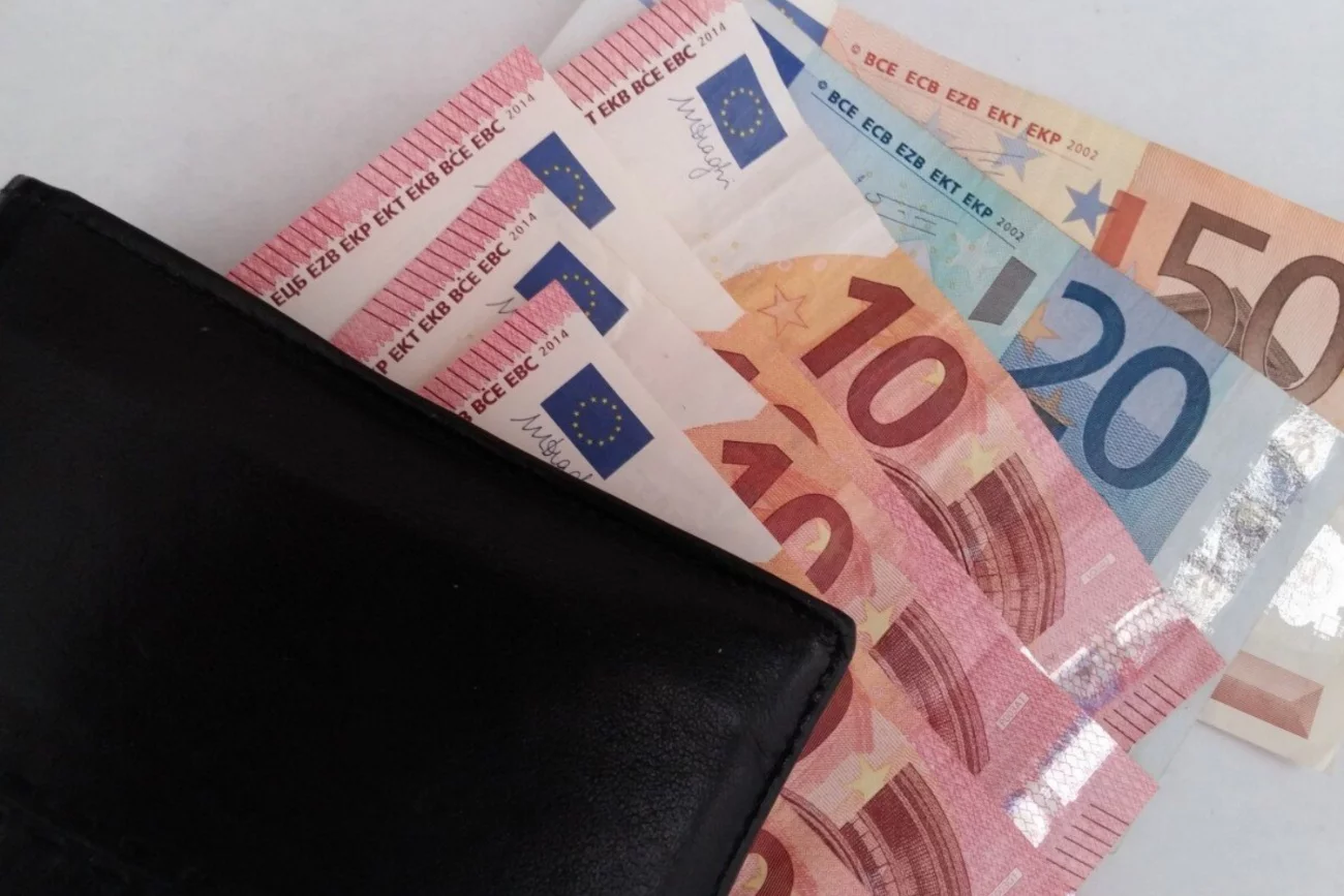 Banknoty euro, portfel.
