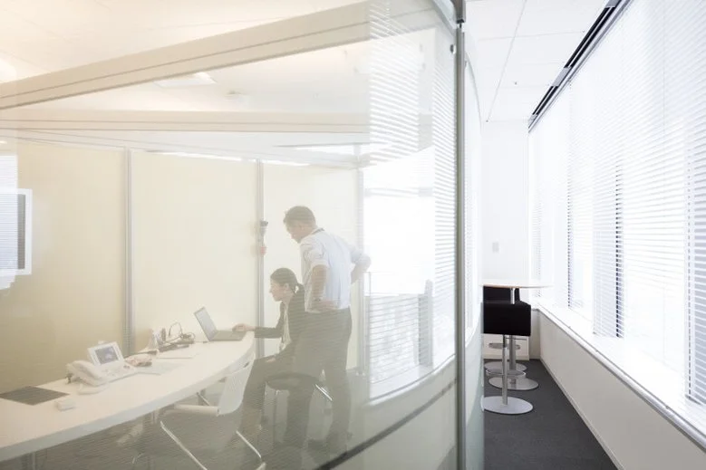 Cisco Webex Meetings wykorzystuje nowoczesne funkcje konferencji audio i wideo, umożliwiając  udostępnianie dźwięku, filmów i treści w ramach chmury