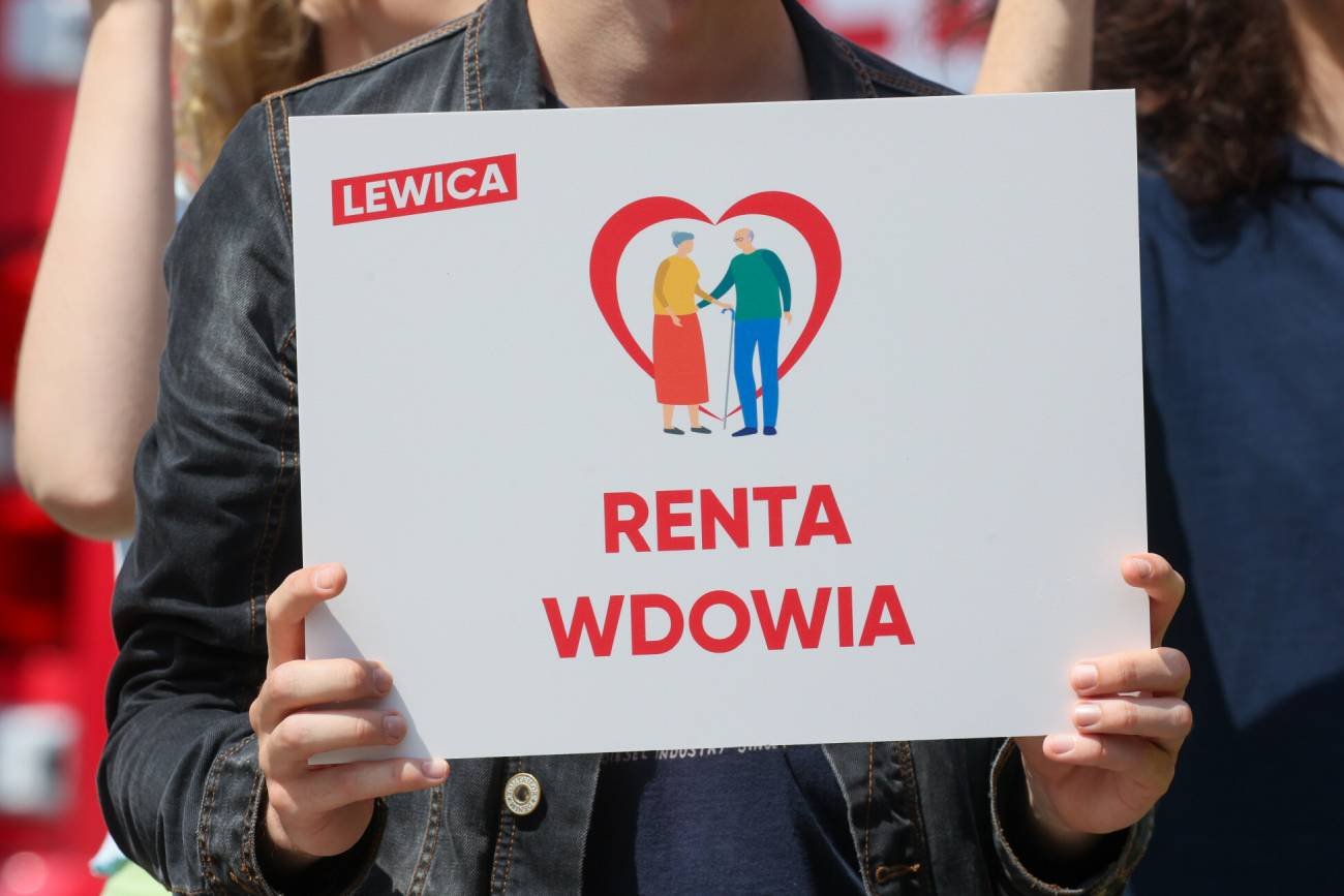 Zdjęcie ze zbierania podpisów pod obywatelskim projektem ustawy Renty Wdowiej.