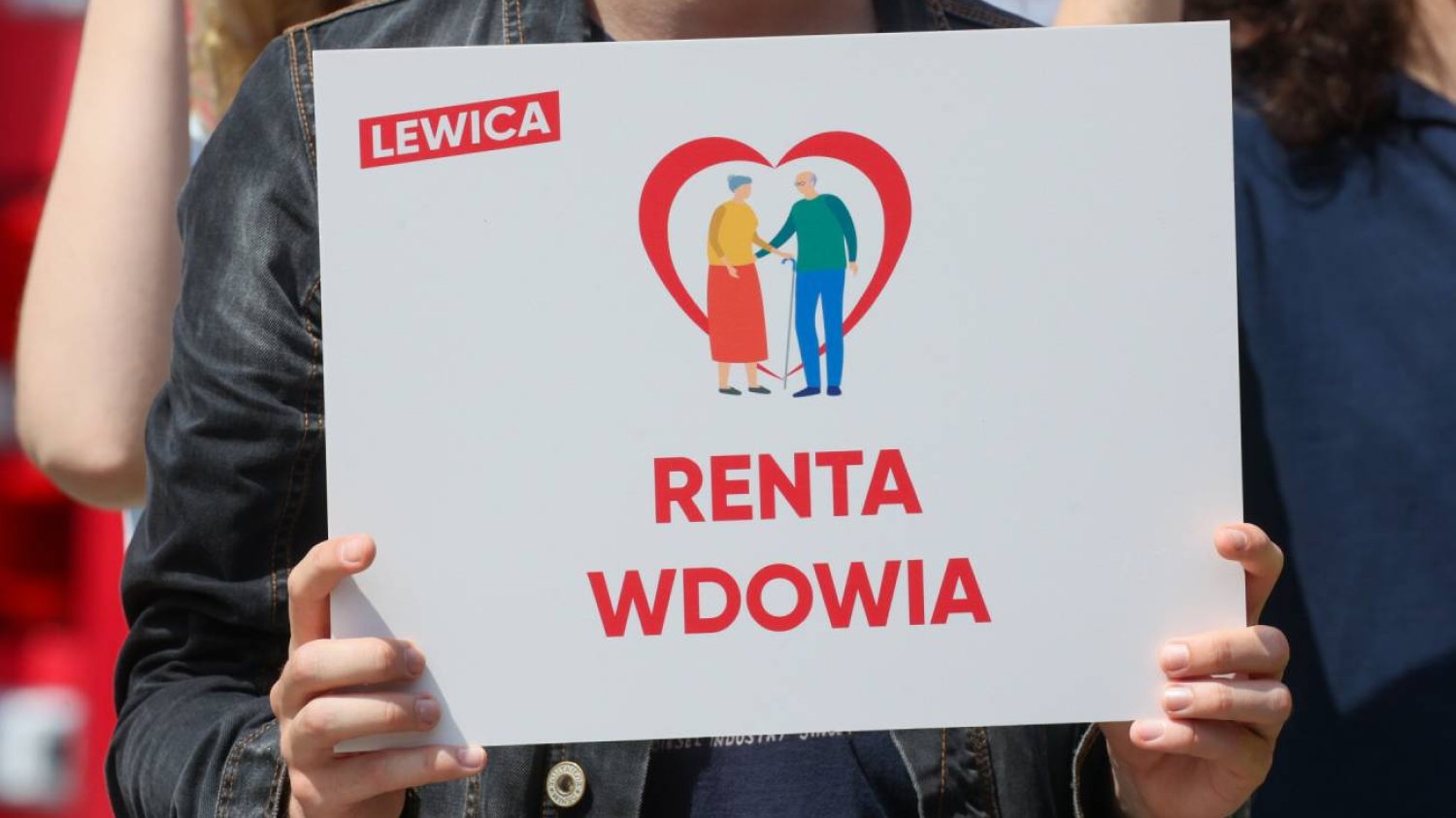 Zdjęcie ze zbierania podpisów pod obywatelskim projektem ustawy Renty Wdowiej.