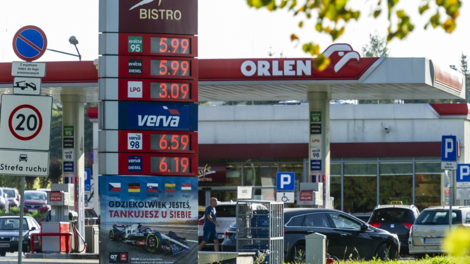 Stacja paliw Orlen.