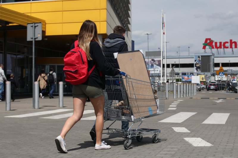 Pierwszego dnia po zniesieniu obostrzeń do sklepów Ikea ruszyły tłumy klientów.