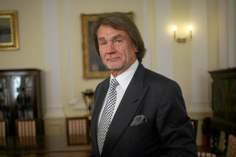 Jan Kulczyk jest doktorem prawa, który uzyskał na Uniwersytecie w Poznaniu.