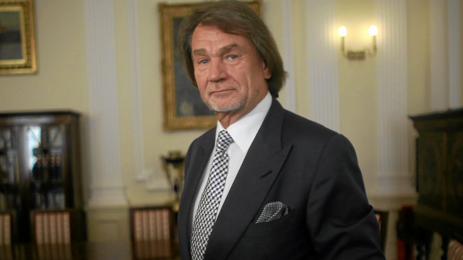 Jan Kulczyk jest doktorem prawa, który uzyskał na Uniwersytecie w Poznaniu.
