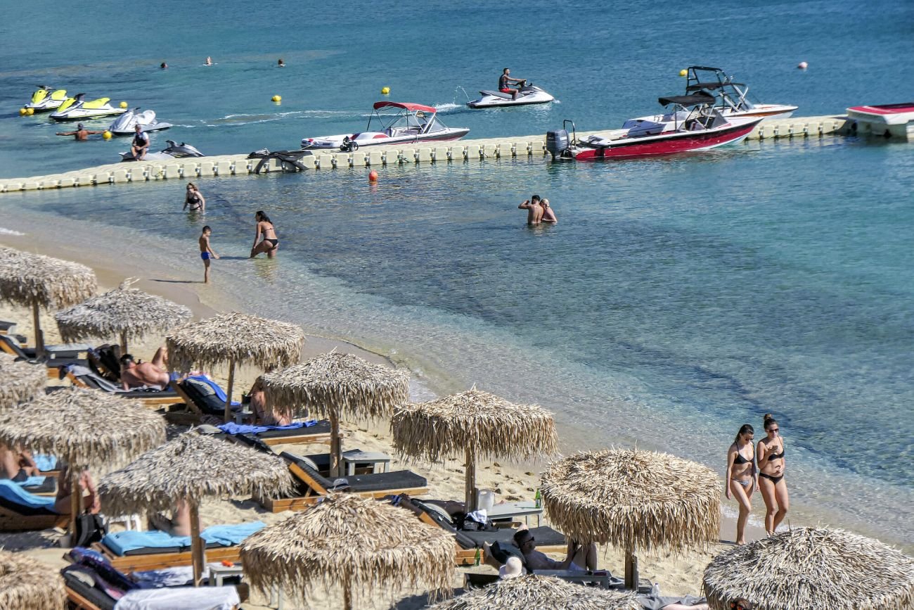 Na greckich plażach można łatwo naciąć się na "darmowy" leżak po zamówieniu drinka