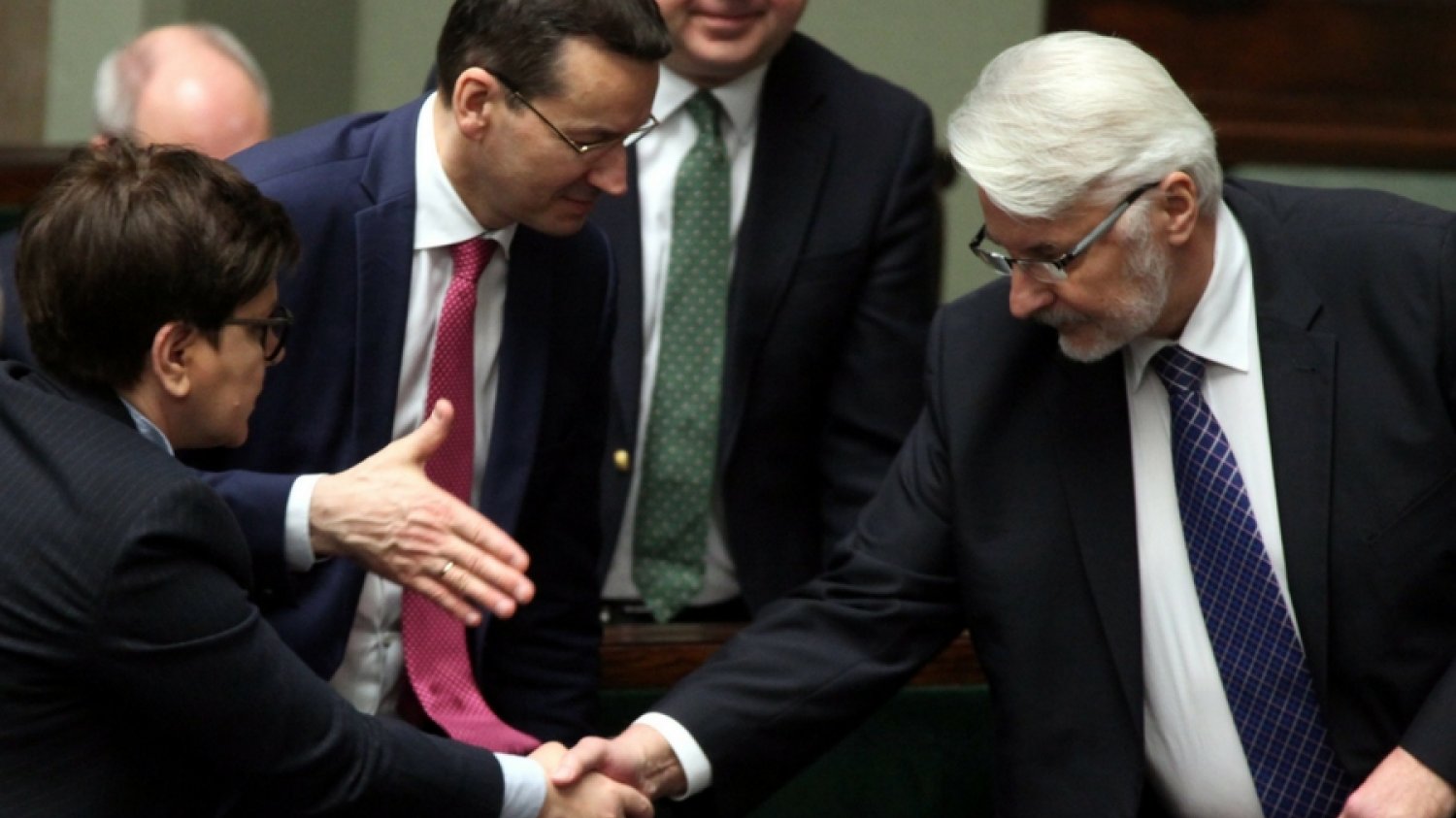 Członkowie gabinetu premier Beaty Szydło zostali nagrodzeni stosunkowo skromną premią: 7500 zł.