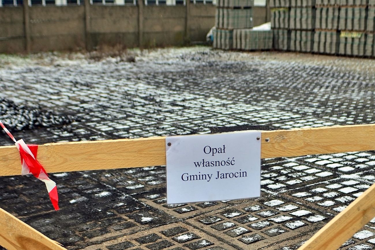 Tak wygląda skład węgla w Jarocinie. Gdyby wierzyć premierowi Morawieckiemu, powinna być tu góra czarnego złota