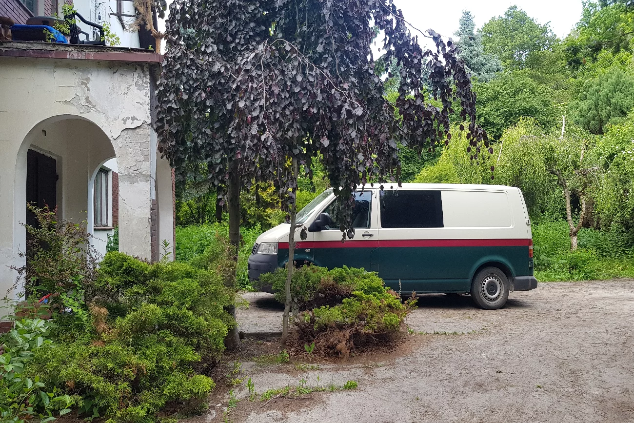 Wypowiedzenie powinno być złożone na piśmie oraz określać przyczynę. U mnie przyczyną jest podnajmowanie nieruchomości niezgodnie z jej przeznaczeniem oraz doprowadzenie własnym działaniem do jej dewastacji.