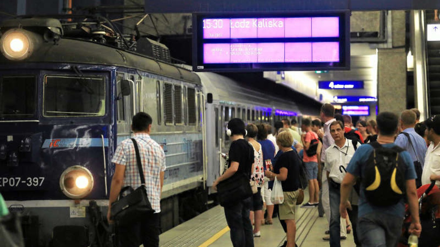 Syntezator mowy zapowiada pociągi na Dworcu Centralnym w Warszawie – na razie na próbę.