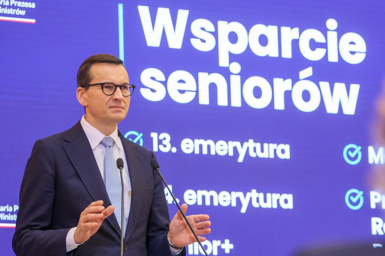 500+ dla seniorów będzie przyznawane również w 2023 roku. Zmienia się próg dochodowy, pieniądze dostanie więcej osób