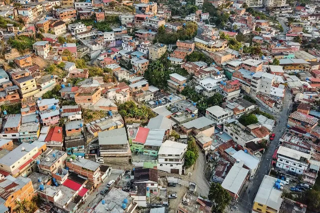 Fawela na obrzeżach Caracas z lotu ptaka