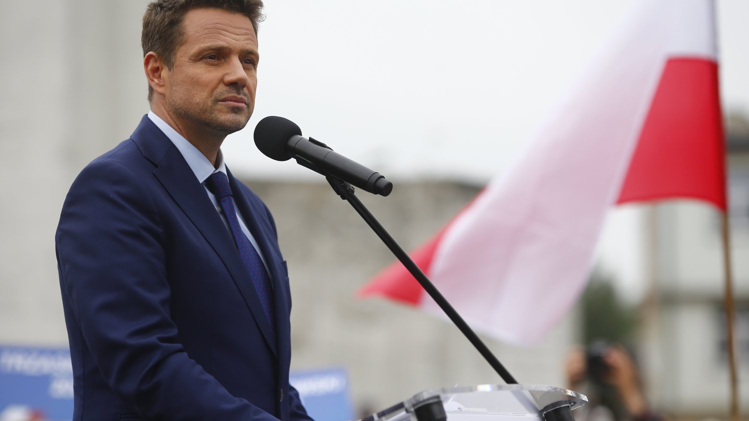 Koszt obietnic wyborczych Rafała Trzaskowskiego podsumowali ekonomiści.