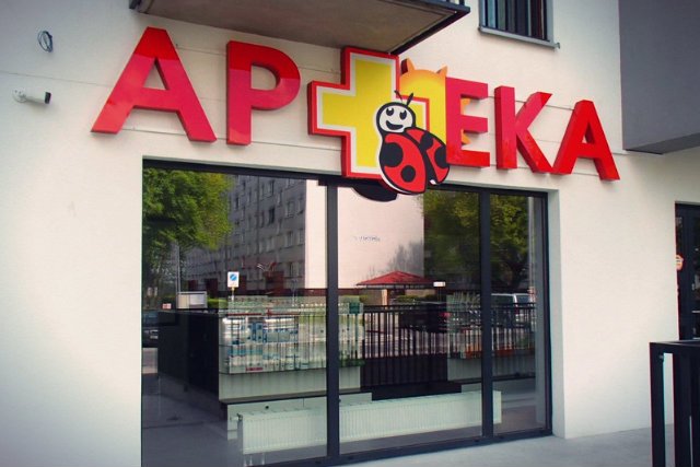 We Wrocławiu pojawiła się apteka nawiązująca swoim logo do Biedronki