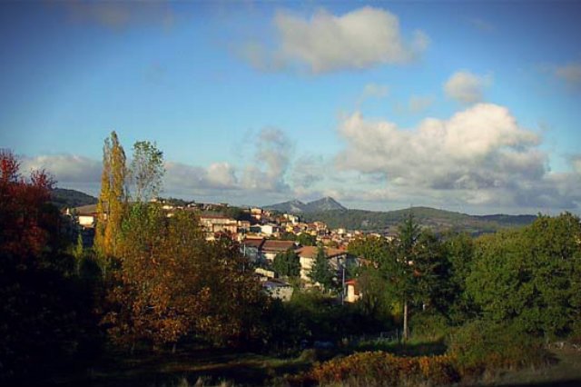 Położone na Sardynii miasteczko Ollolai sprzedaje domy za 1 euro. Jego burmistrz boi się, że pustoszejąca miejscowość stanie się za chwilę miastem-widmem