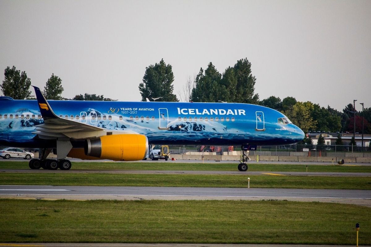 Linia lotnicza Icelandair w konwekcji braku kompromisu z personelem pokładowym musiała wszystkich zwolnić.