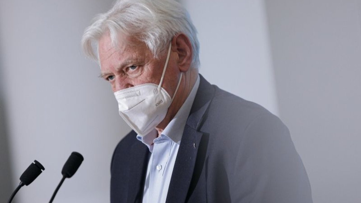 Prof. Andrzej Horban skomentował brak polskich maseczek ochronnych.