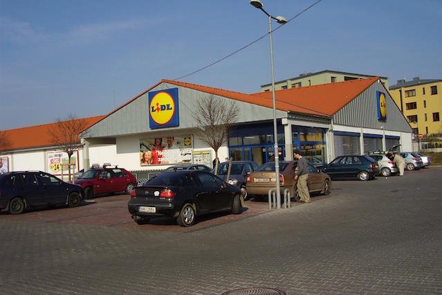 Parkując przy Lidlu, trzeba mieć oczy dookoła głowy.