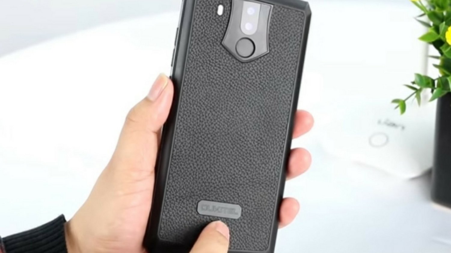 Smartfon z superwytrzymałą baterią kosztuje w przedsprzedaży poniżej 900 złotych.