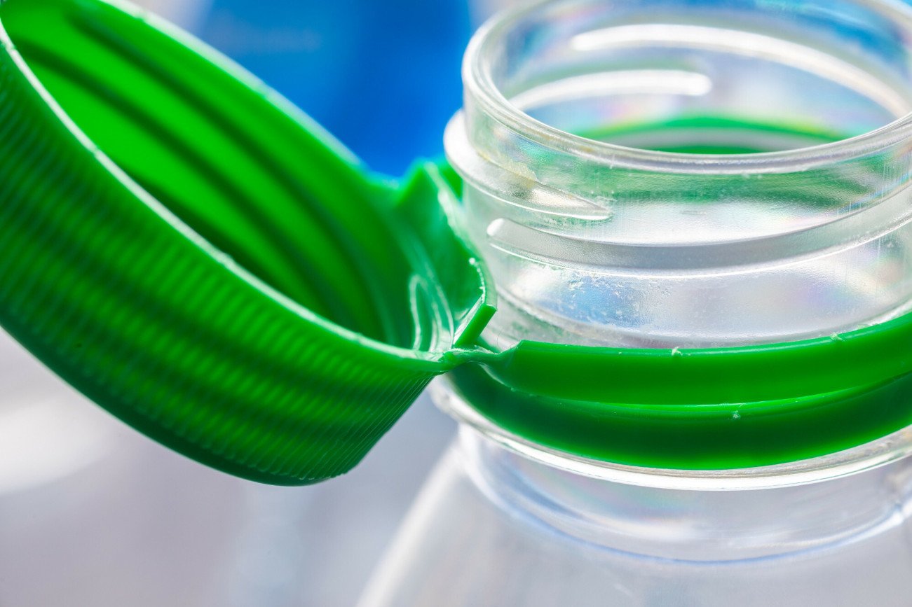 Czy kolor nakrętki na butelce coś oznacza?