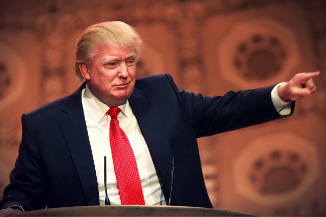 Donald Trump wywołał burzę swoim antyimigranckim dekretem.