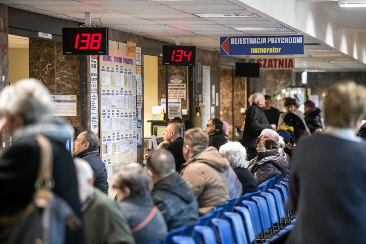 W pierwszej połowie roku w samej tylko Warszawie ZUS skontrolował ponad 5 tys. zwolnień lekarskim i cofnął zasiłki 499 osobom.