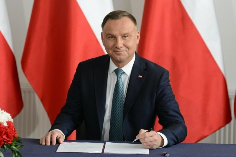 NSZZ Solidarność apeluje do Andrzeja Dudy, aby ustawę wprowadzającą niedzielę handlową 6 grudnia podpisał z opóźnieniem.