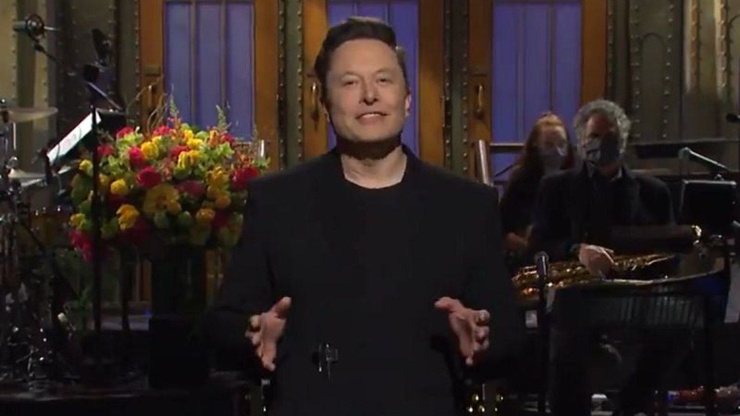 Elon Musk jako host programu, którego gościem była m.in. Miley Cyrus.